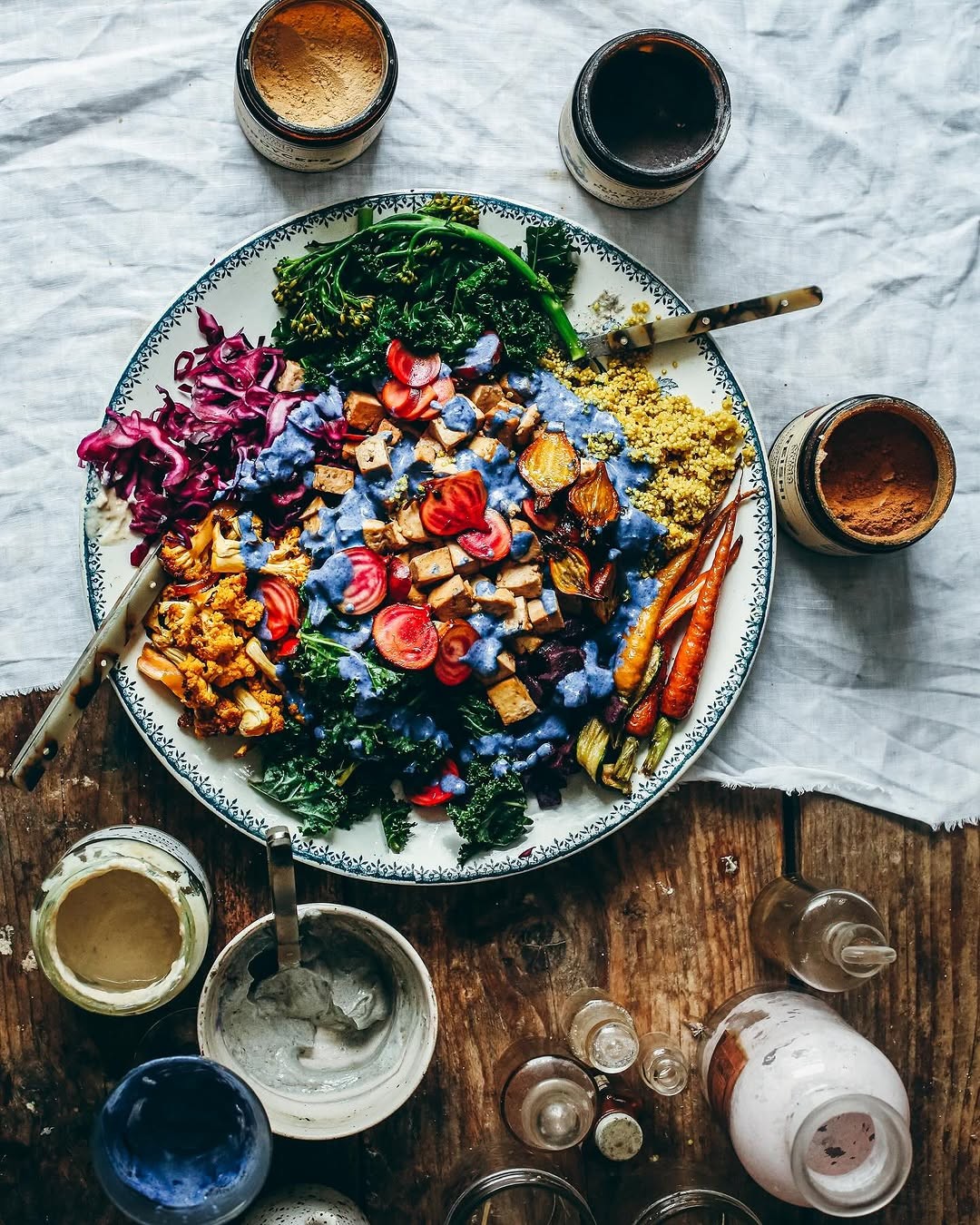Assiette végétale complète et colorée